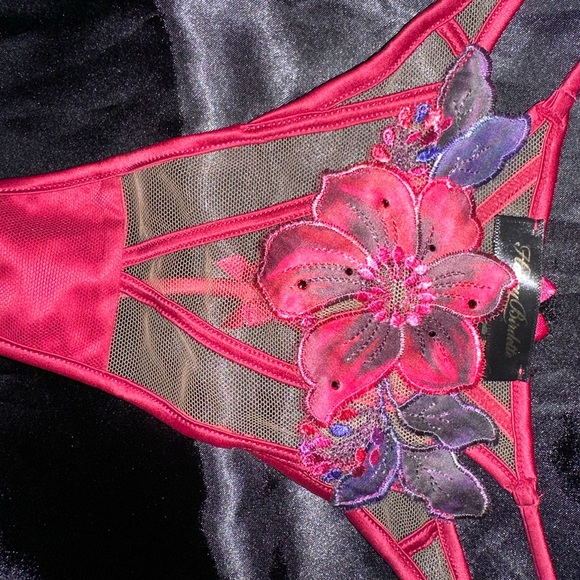 MARYMAY Bralette (S) and Thong (XS) Set - Picture 11 of 12